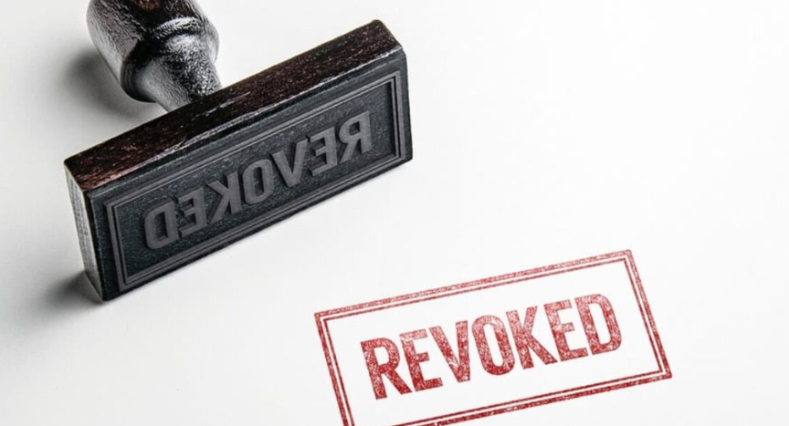 The FMCSA has decertified four electronic logging devices (ELDs) from its approved list, requiring affected carriers to transition to paper logs or compliant logging software. Learn about the decertification and key dates for compliance.