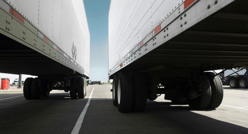 Learn how trailer type can change freight, pay, and daily work in trucking, from dry van and reefer jobs to flatbed, tanker, lowboy, and bulk trailer operations.