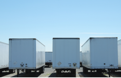 Learn how different trailer types affect loading and unloading, from dry vans and reefers to flatbeds, tankers, lowboys, car haulers, and walking floor trailers.