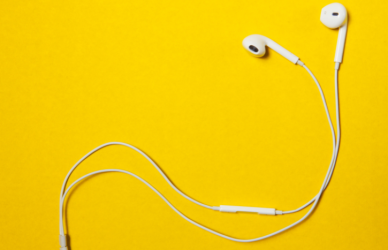 Compare the Bluetooth headset features that matter most for truck drivers, including single ear versus two ear designs, microphone style, battery life, comfort, controls, and call clarity.