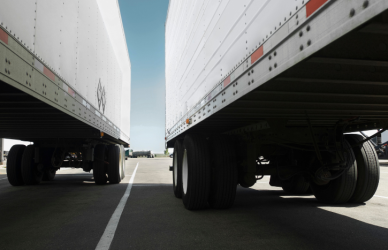 Learn how trailer type can change freight, pay, and daily work in trucking, from dry van and reefer jobs to flatbed, tanker, lowboy, and bulk trailer operations.