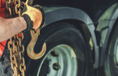 Learn how commercial truck tire chain laws differ by state, including where drivers must carry chains, where chain controls are used, and what to know before traveling through winter conditions.