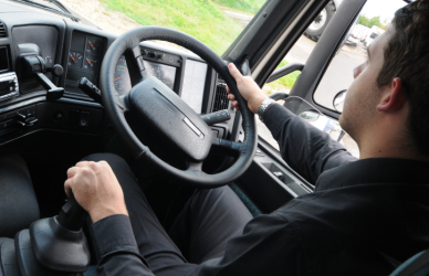 Learn how paid CDL training and free CDL programs work, including contracts, repayment terms, independent schools, and CDL funding options.