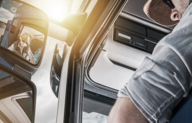 Quick, simple stretches truck drivers can do at rest stops or in the cab to reduce stiffness, improve circulation, and stay alert during long hours on the road.