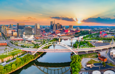 A guide to CDL training schools in Tennessee, including how major programs differ in structure, driving time, and hiring connections.